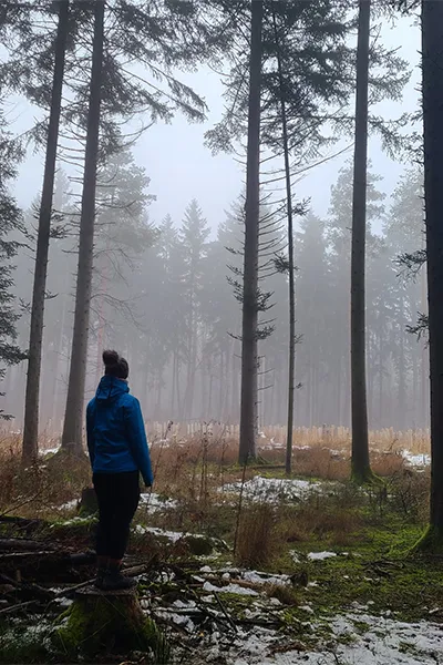 Lara Wolf im Nebelwald – Selbsterfahrung in der Natur